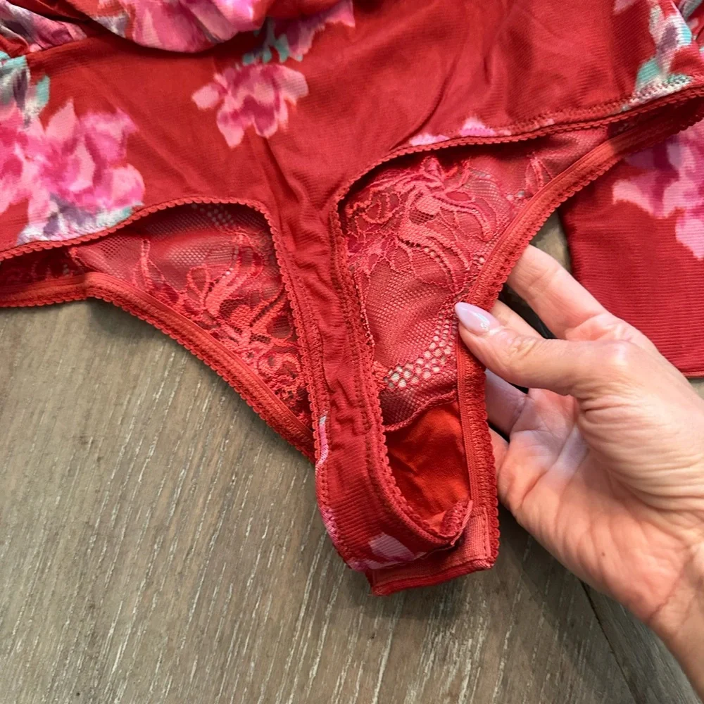 NWOT Free People Floral Lace Bodysuit - Picture 2 of 3